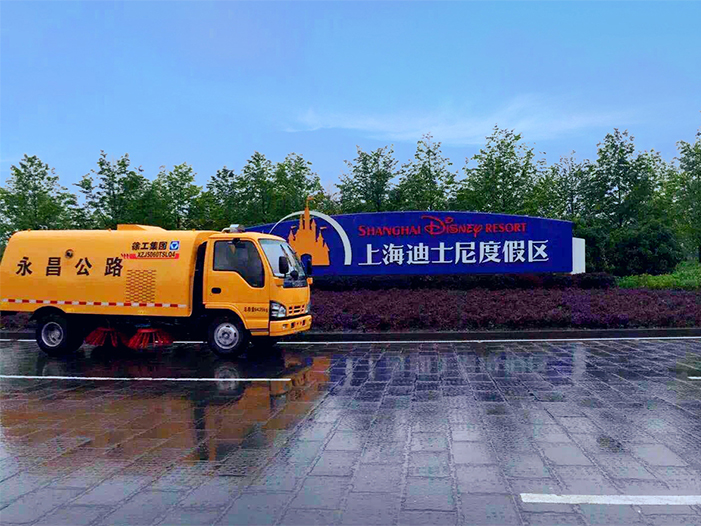 PG电子平台扫路车保洁上海迪士尼