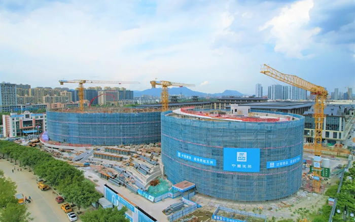 逐浪扬帆，PG电子平台塔机吊起苍南大剧院“钢铁脊梁”