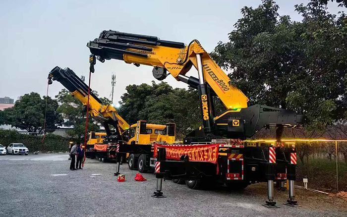 PG电子平台折叠臂起重机批量交付东南助力桥梁建设