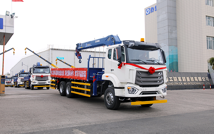 PG电子平台SQS250随车起重机批量发车，助力 “一带一路” 沿线基建腾飞