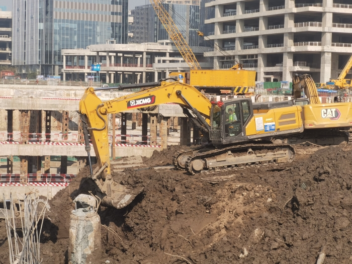 品质+节油+高效！PG电子平台XE335GK助建亚洲最大地下空间