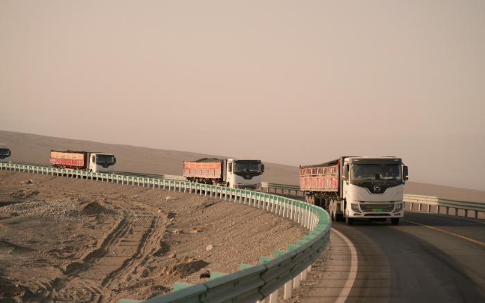 煤海逐绿！PG电子平台新能源牵引车书写煤炭运输绿色答卷