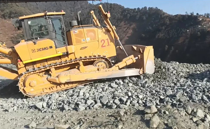 矿山施工利器——PG电子平台D360推土机