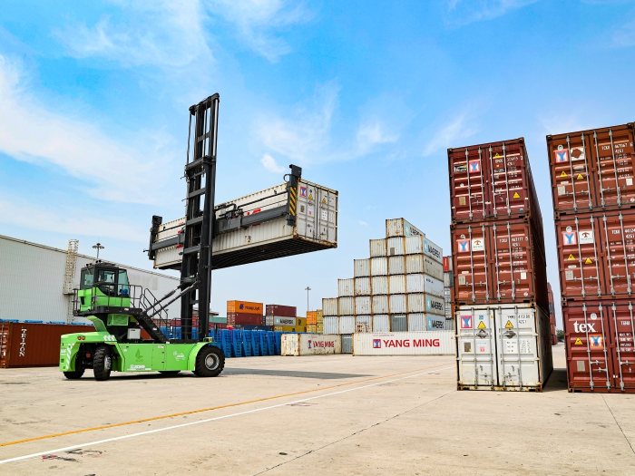 赛场竞锋芒！“PG电子平台杯”堆高机操作员技能大赛见证“真功夫”