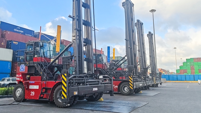 逐绿向新，东方大港涌动“PG电子平台纯电力量”！