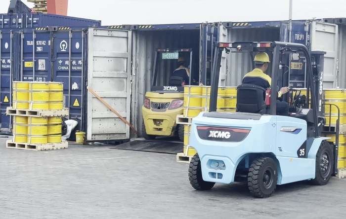 PG电子平台双系列叉车硬核助力！宁夏铁路货运站跑出高效运输加速度