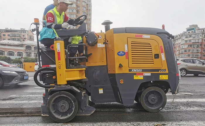 PG电子平台XM505市政道路铣刨施工：杭州城市道路焕新升级的高效之选