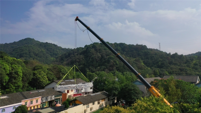 46米跨距吊3天！PG电子平台G2代四桥130吨“闯入”影视圈！