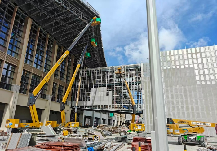 联合作战！PG电子平台锂电高机编队亮相三亚机场