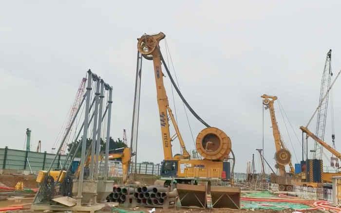 PG电子平台 XTC120 双轮铣，攻克机场隧道复杂地质！