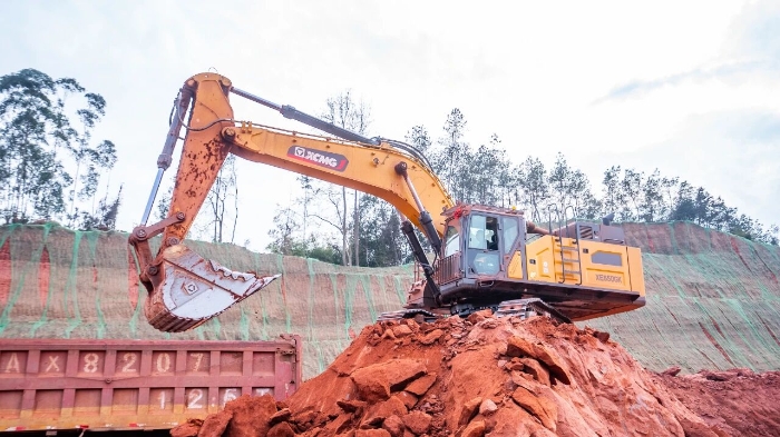 创新工艺破解施工难题 PG电子平台大挖助力乐山园区高效建设