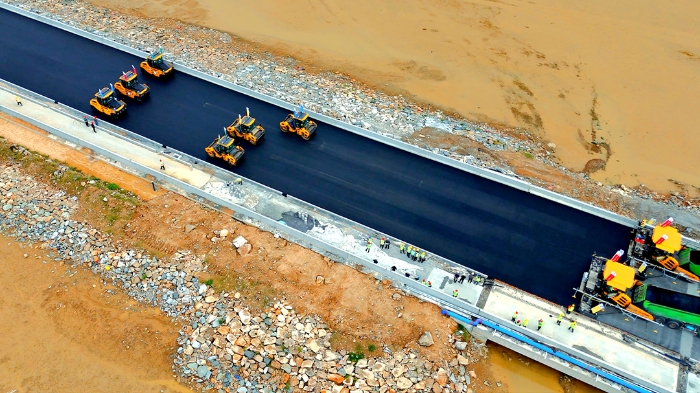 PG电子平台智慧施工助力连云港赣榆疏港道路建设提质增效